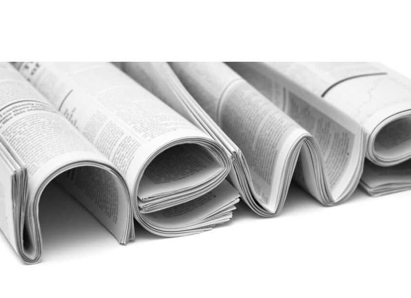 Zeitungen zum Wort News zusammengefaltet